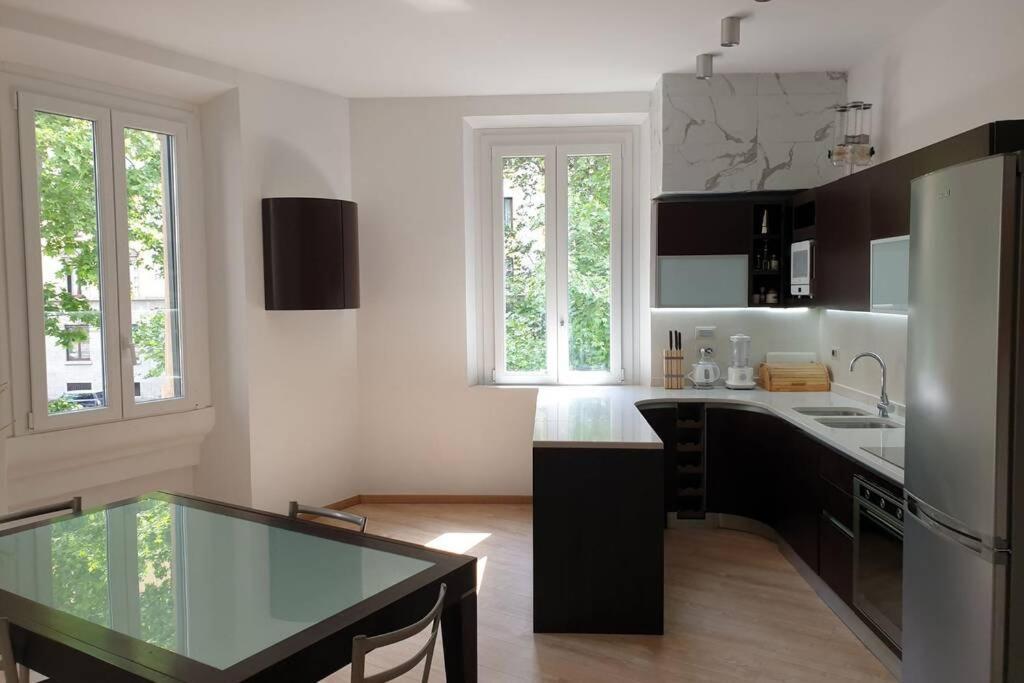 Your Lovely Home, Porta Venezia-1 Queen Bed, 3 Single Beds, 1 Sofa Bed- Милано Екстериор снимка