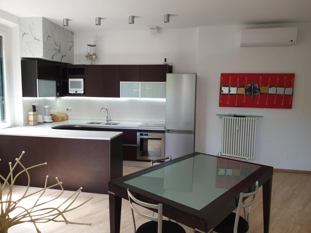 Your Lovely Home, Porta Venezia-1 Queen Bed, 3 Single Beds, 1 Sofa Bed- Милано Екстериор снимка