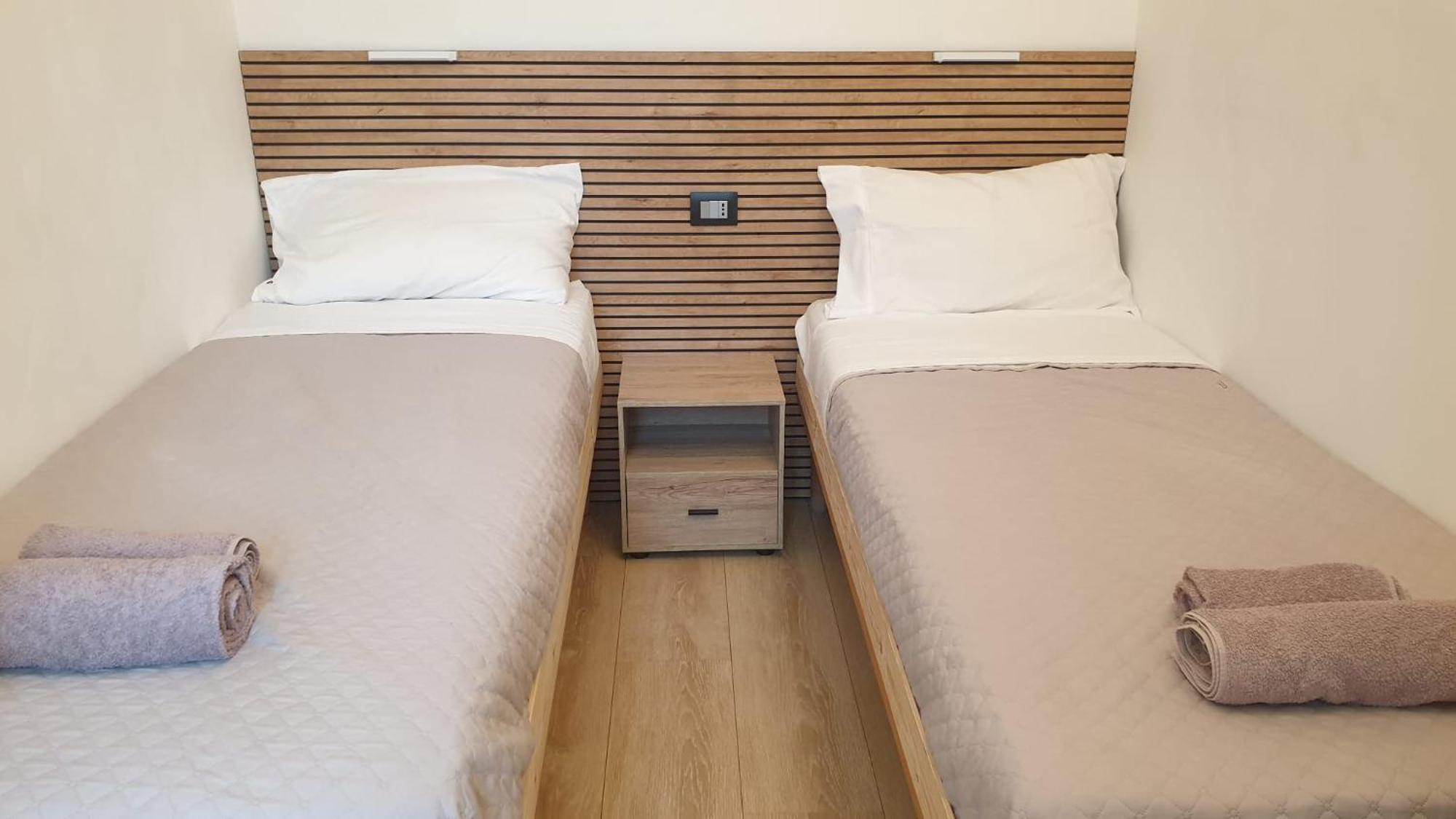 Your Lovely Home, Porta Venezia-1 Queen Bed, 3 Single Beds, 1 Sofa Bed- Милано Екстериор снимка